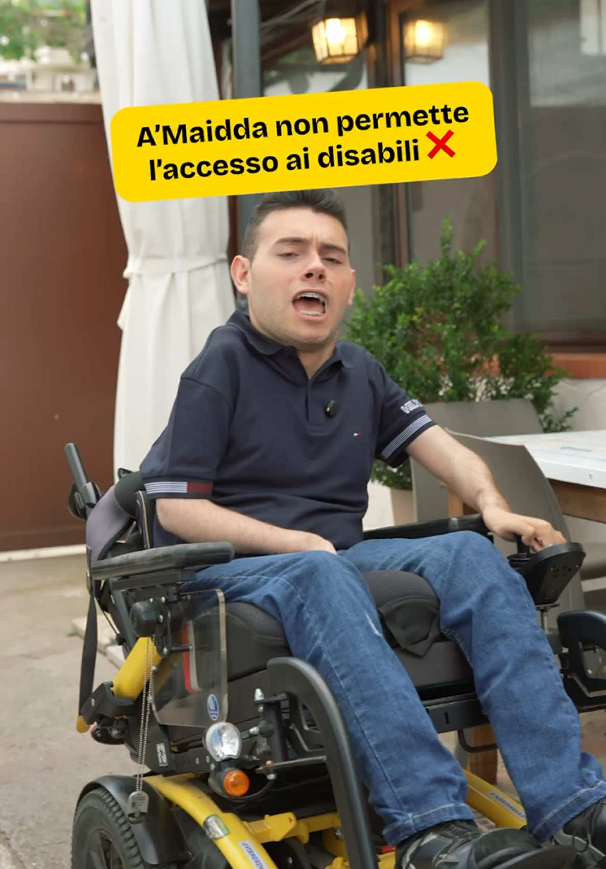 Con accompagnamento o senza? 😂 🍕 “A’104” è la nuova pizza di Giugno FUORI MENÙ!  📍Palermo (via Umberto Maddalena, 14) ✍️ Scrivi nei commenti domande o curiosità  📲 3893469815 🎥 prodotto da: @helloguys_digital  #pizza #amaidda #palermo #sicilia #pizzeria #contentcreator #tetraplegico #vincenzocorso #sediaarotelle #carrozzina 
