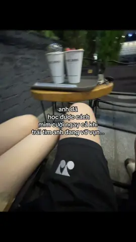 tsao the em..?? sao em van giu chuoi voi no vay, em biet ro la anh ghet no ma… 