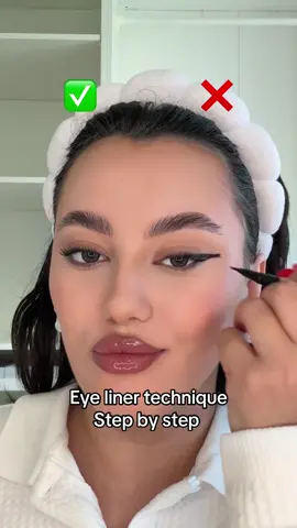 Eye liner hack #makeup #fyp #beautyblogger #viral #beautyinfluencer 