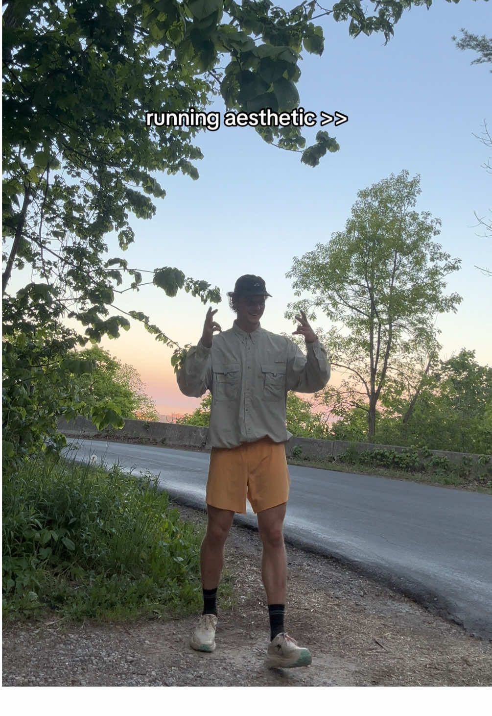 running in a button up >>🕺🏼 #fitcheck #fyp #uniform #Running #aesthetic #keeprunning 