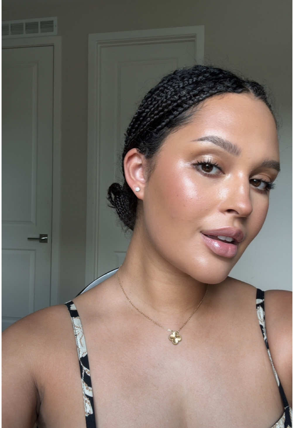 9/10 for me…a little sticky before it dries but it lasted all day and it’s CLEAN! #makeupreview #beautyguru #viralmakeup #cleanbeautytok #BeautyTok 