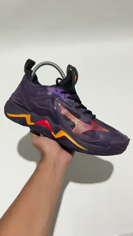 mizuno momentom 3 low purple magic carrot special edition berdecit #sepatuvolly #sepatuvoli #mizunomomentum3 #sepatumizuno #voli #volly #voliasik #volitarkam #voliindonesia #viral #gewesport.id #fyp 
