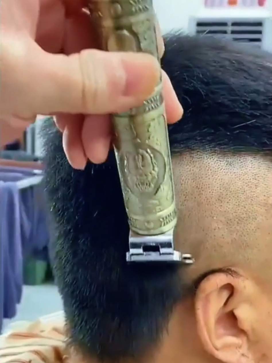 Maquina para cortar barba e cabelo #maquina   #dragao  #barba  #cabelo   #bigode  #cabeleireiro  #barber  #barbeiro 