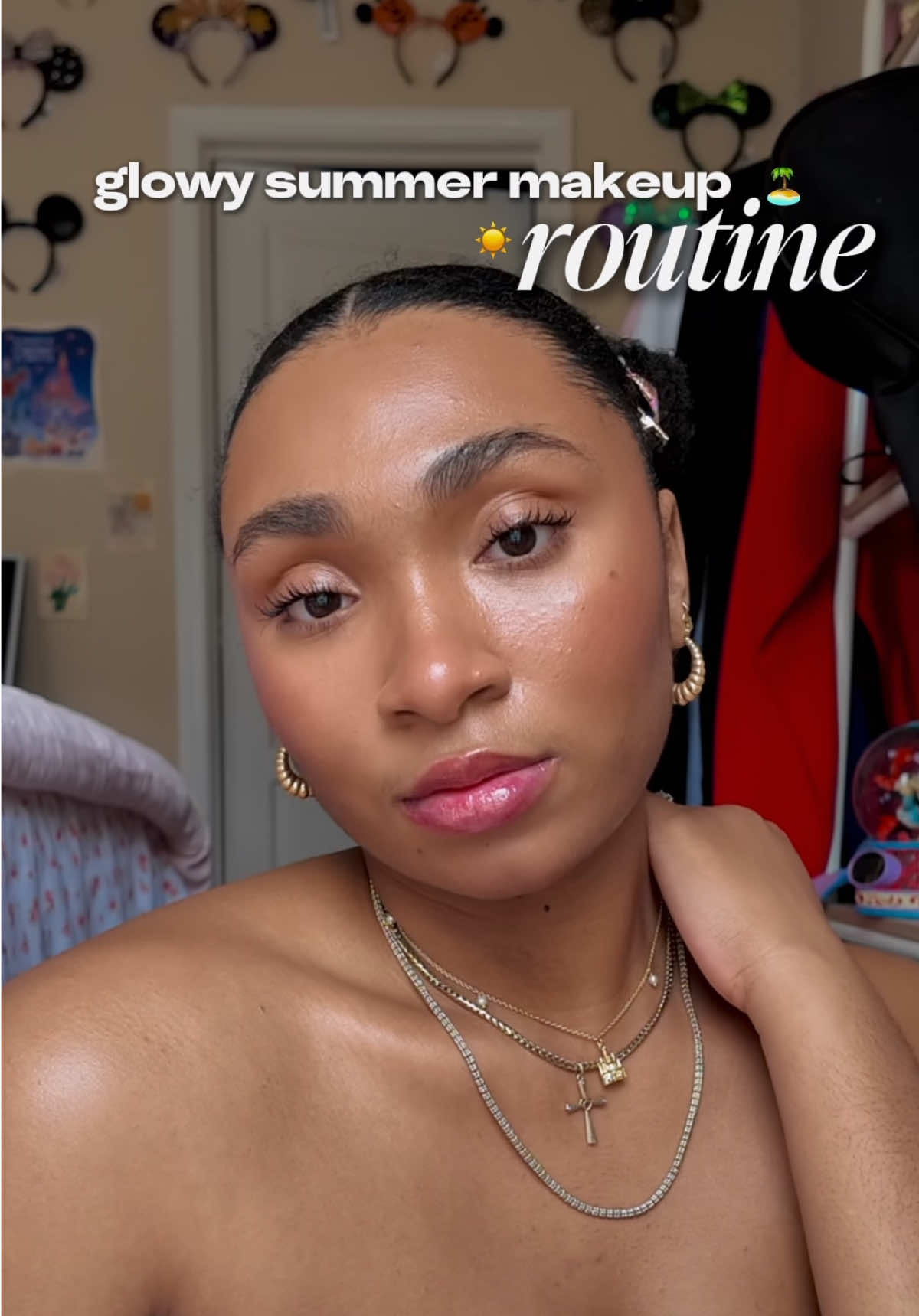I’m a HUGE fan of glowy summer looks! 👏🏽 I just need me a nice tan and I’m all set ☀️ #glowymakeup #summermakeup #summermakeuproutine #lightmakeup #sunkissed #bronzed #blackgirlmakeup #boundingwithtarri #grwm #beautyblogger  • brands used: @REFY @Anastasia Beverly Hills @Saie @milkmakeup @makeupbymario @Haus Labs by Lady Gaga @Kosas @Armani beauty @Fenty Beauty @urban decay @Benefit Cosmetics @Tower 28 Beauty @Patrick Ta Beauty 