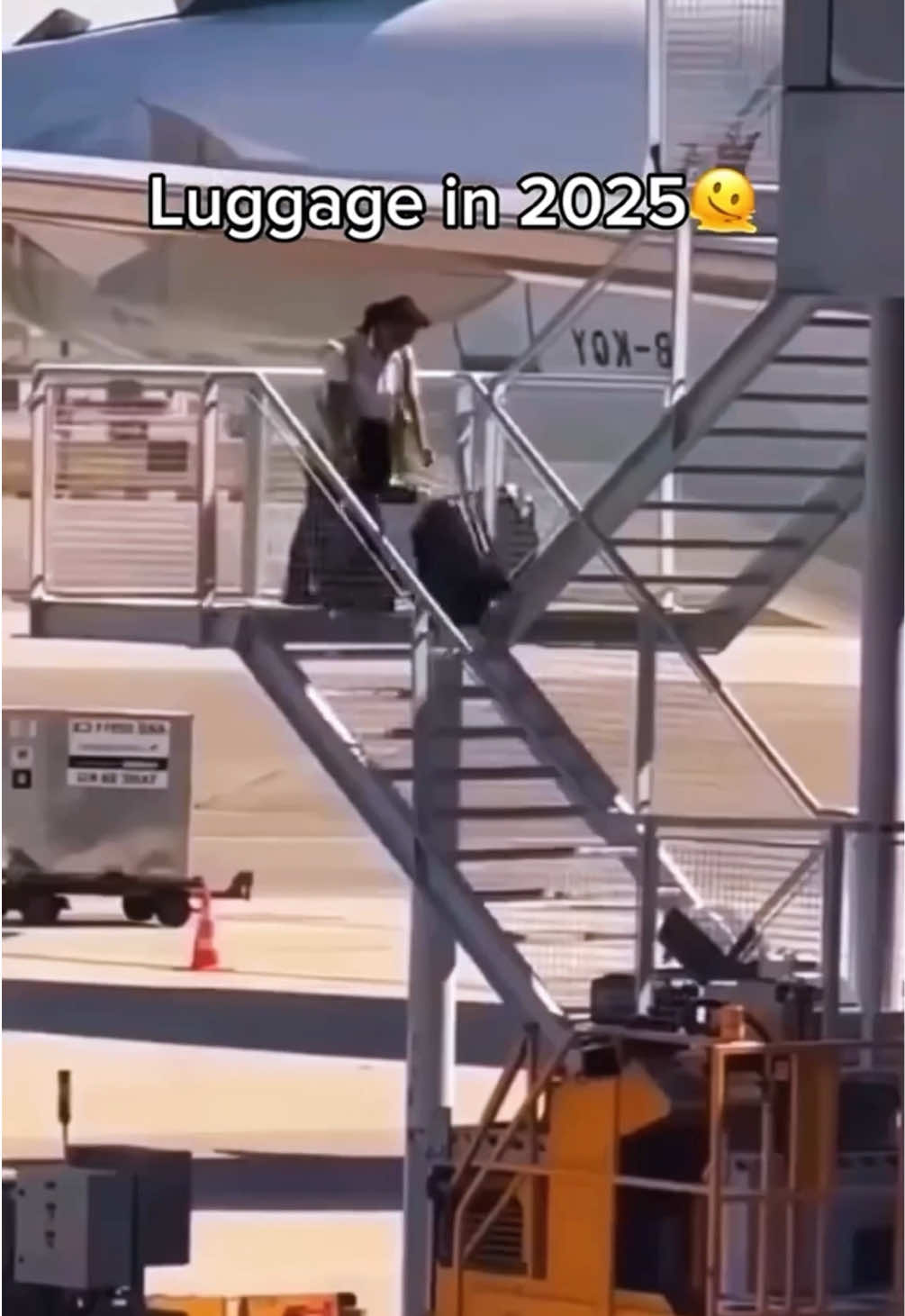 Checked Bags 🤢 Carry Ons🤩 #travel #travelhacks #travelbag 