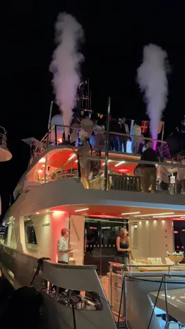 Dancing the night away on the @Amber Lounge yachts 🫶🫶 our beautiful dancers partied the night away on 2 amazing yachts - so grateful for the opportunity. #dancers #monaco #montecarlo #gravitylive #amberlounge #luxury #internationalevents 