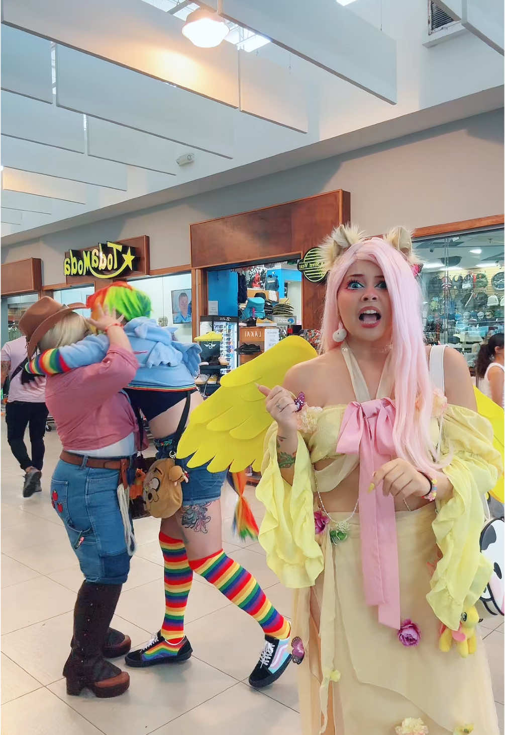 Fluttershy is homophobic i guess 😔 HAHAH special thanks to @quenepa 🇵🇷 @Unexpected banana for agreeing to do this HAHAHAH #mylittlepony #rainbowdash #applejack #fluttershy #mlp #meme #ponies 
