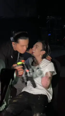 Hậu Concert Kiên Ứng ôm chúc mừng SOOBIN sau show diễn thành công rực rỡ GANGA Studios - Đơn vị sản xuất hình ảnh & Dàn dựng sân khấu SOOBIN Live concert ALL-ROUNDER GANGA Studios - A division of T Production  #GANGAstudios #DinhHaUyenThu #TProduction #SOOBIN #SOOBINLIVECONCERT #ALLROUNDER #TProductionxSOOBINliveconcert 