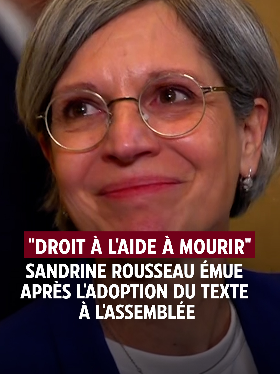 « C’est une loi qui renvoie chacun à ses histoires personnelles, la mienne est très douloureuse là-dessus » a déclaré Sandrine Rousseau, émue. 👉 L’Assemblée nationale a adopté ce mardi la proposition de loi créant un « droit à l’aide à mourir. » Les députés ont également approuvé un texte renforçant les soins palliatifs. 👉 Ces deux textes vont désormais être envoyés devant le Sénat.