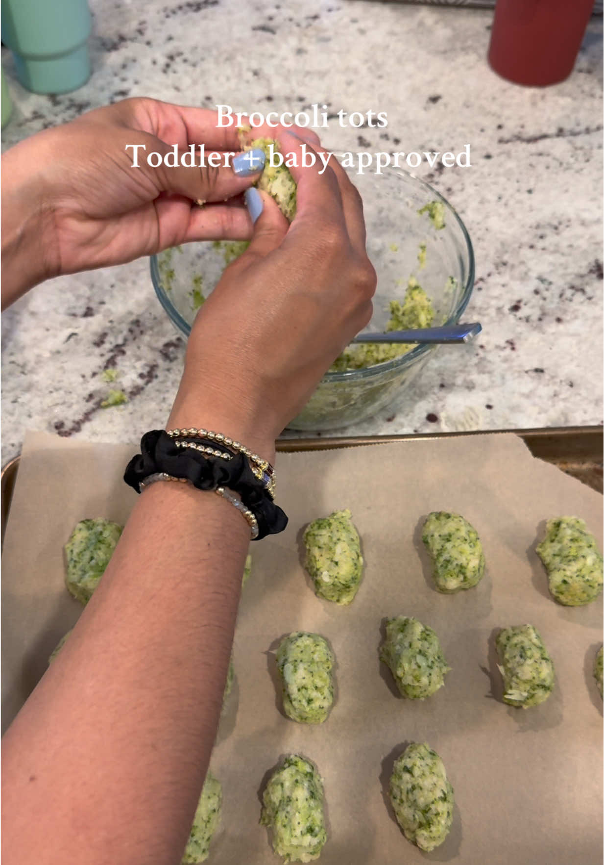 Set your oven to 400 degrees for 15/20 minutes and let’s make some broccoli tots! I needed something easy to make and I froze the rest 💚 #sahm #mom #toddler #baby #meals #babymeals #toddlermeals #blw #fyp #fy   