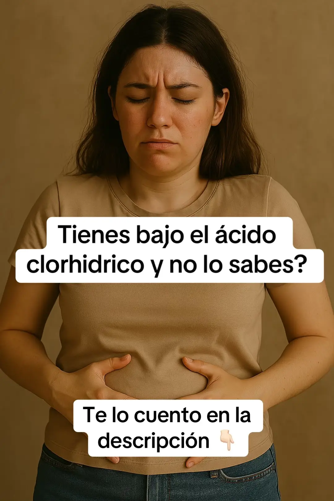 Comes limpio, entrenas bien, suplementas... pero te sientes hinchado, con reflujo, o empachado. ¿Y si el problema no es la comida, sino cómo la digieres? Cuando no tienes suficiente ácido clorhídrico: Las proteínas no se descomponen. La comida fermenta. Se genera reflujo. No se absorben bien los nutrientes. Esto se llama hipoclorhidria, y es más común de lo que parece. Tres señales para sospechar que la tienes: Vinagre antes de comer Toma una cucharadita de vinagre de manzana crudo en agua 15 min antes de una comida proteica.Si te sientes mejor, más liviano, es una pista. Test del bicarbonato Tomá ½ cucharadita en agua en ayunas. Si no eructás en 2-3 min, tu ácido puede estar bajo. Reacción a la proteína Si el pollo, la carne o los batidos te dejan pesado o con gases, puede que no estés activando bien la pepsina (la enzima que rompe las proteínas, y que solo funciona en medio ácido). ✅Consejos: Comer más espaciado. Dejar de usar antiácidos innecesariamente. Evitar comer justo después de entrenar Masticar bien y comer en calma.