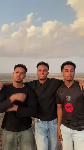 Sadex postive ah naga sheega 😂😂#somalitiktok #dhakhtarrr #somalilandtiktok💚🤍❤ #foryoupage #somalia 