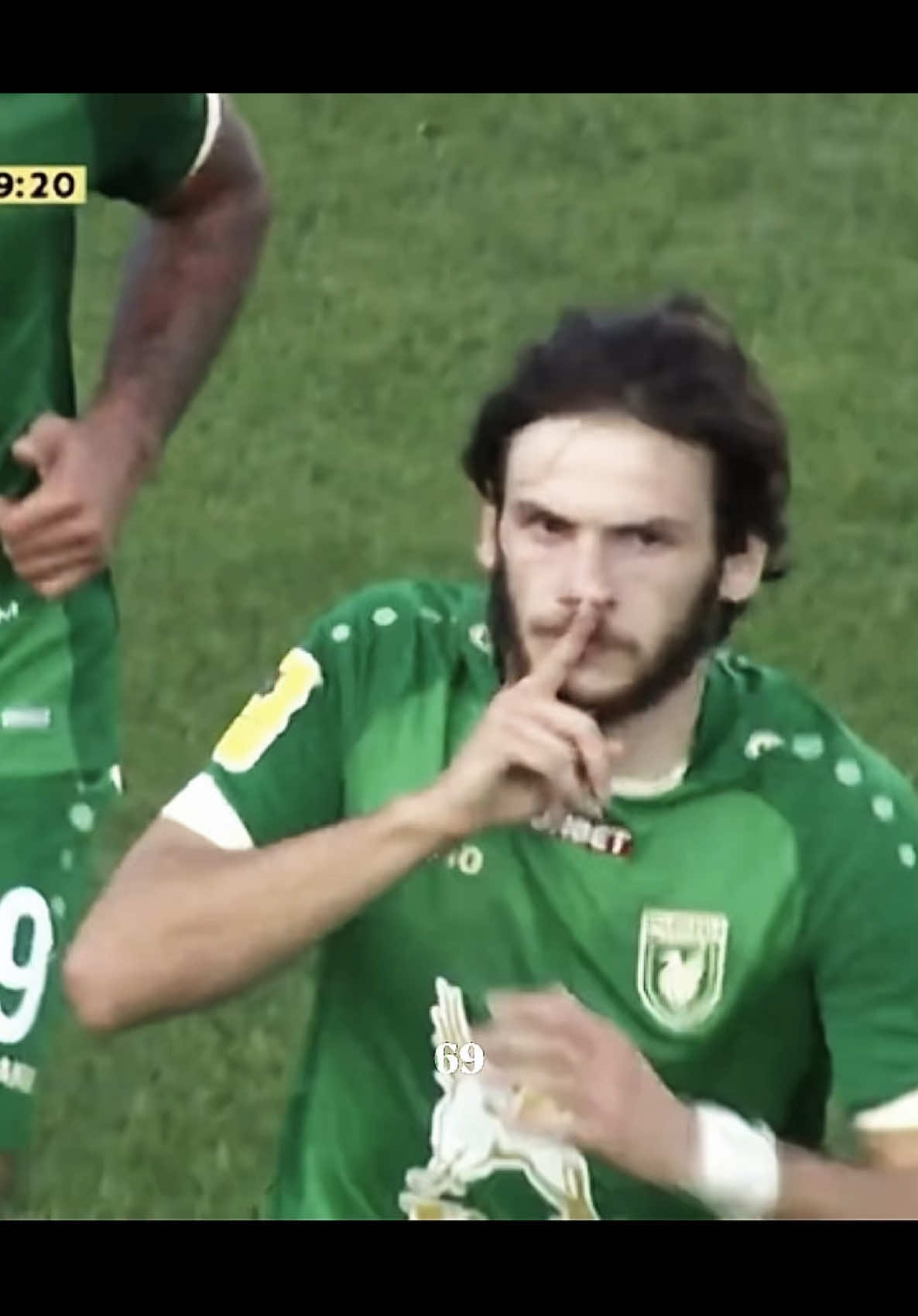 Kvaratskhelia with long hair 🥶 / #kvaratskhelia #kvara 