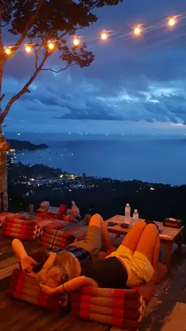 ชมบรรยากาศวิวธรรมชาติยามค่ำครับ #ไฮร็อคซันเซ็ทวิวพอยท์ #บาร์ร้านอาหารบนภูเขาอ่าวม่วง #วิวอ่าวหาดทรายรี #เกาะเต่าสุราษฎร์ธานียินดีต้อนรับครับ 👏🥰🙏♥️✨️🌙💯🇹🇭 #เปิดการมองเห็น #ขึ้นฟีดทีครับ #HighRock Viewpoint #Sunset Viewpoint #Koh Tao Surat Thani #Welcome 👏 #Welcome To Southern Thailand 👏🇹🇭💯🌙✨️♥️🙏🥰