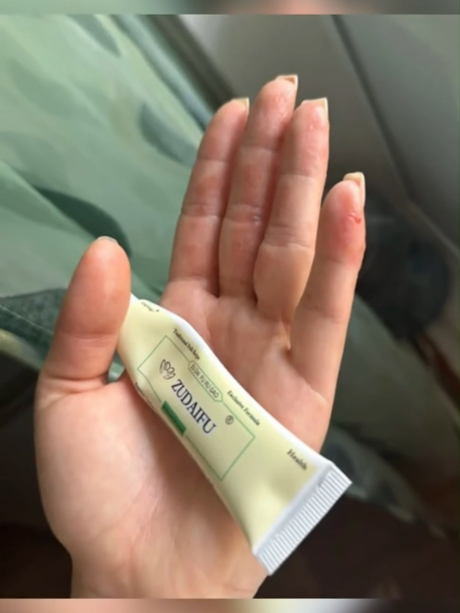 Diga adeus à coceira, irritações e manchas na pele! A pomada Zudaifu é a queridinha do momento para quem sofre com dermatite, psoríase, micoses e muito mais. Fórmula tradicional chinesa com ingredientes naturais, alívio rápido e seguro. Pele saudável e livre do desconforto começa aqui! Garanta a sua agora e sinta a diferença! #zudaifu #zudaifuoriginal #zudaifucream #zudaifuantibacterialcream #psoríase #psoriasis #psoriase #dermatite #dinoimports