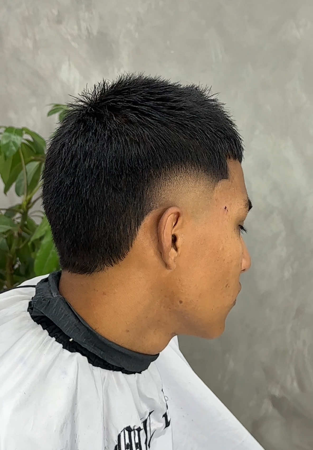 ASMR VIRAL BARBERÍA #mullet #BarberASMR #ASMRHaircut #BarberíaASMR #RelaxingSounds #TingleTherapy  #CleanFade #ScissorSounds #OddlySatisfying #ViralVideo #FYP  #TikTokASMR #BarberLife #BuzzBuzzASMR #FreshCutVibes #FadeGameStrong