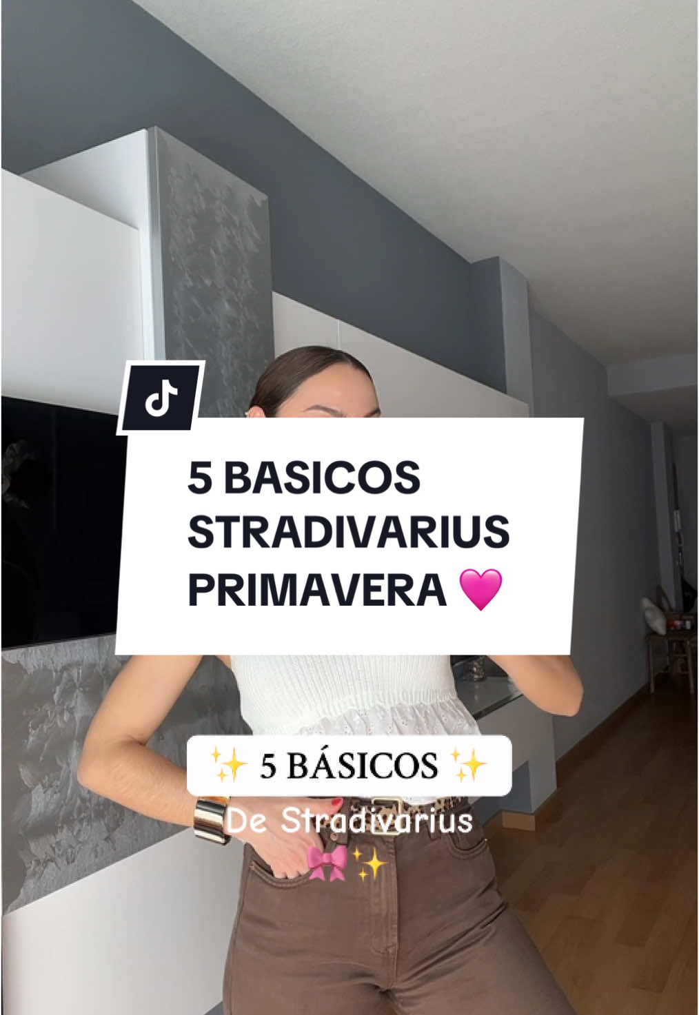 🔎 Las referencias por aquí amigas 🩷✨ ✨ Pantalón lino blanco 1235/331/004 ✨ Chaleco lino 1961/201/006 ✨ Falda mini beige 4799/768/004 ✨ D92 piedra 4891/820/429 ✨ Camiseta cerezas 2678/588/004 ✨ Gafas marrones 3866/703/400 ¿Que prenda es vuestra imprescindible? Os leo en comentarios amigassss 🎀✨☺️ #basicosstradivarius #stradivarius 