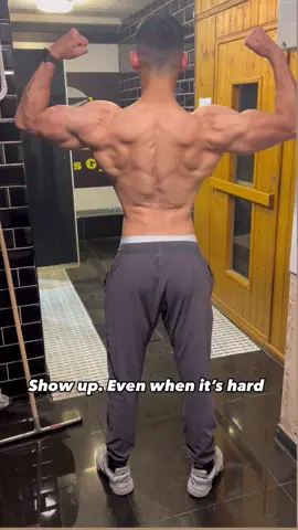 GRIND. DAILY.  #bodybuilding #bodygoals #mensphysique #personaltrainer #onlinecoach #gym #viral #gymmotivation 