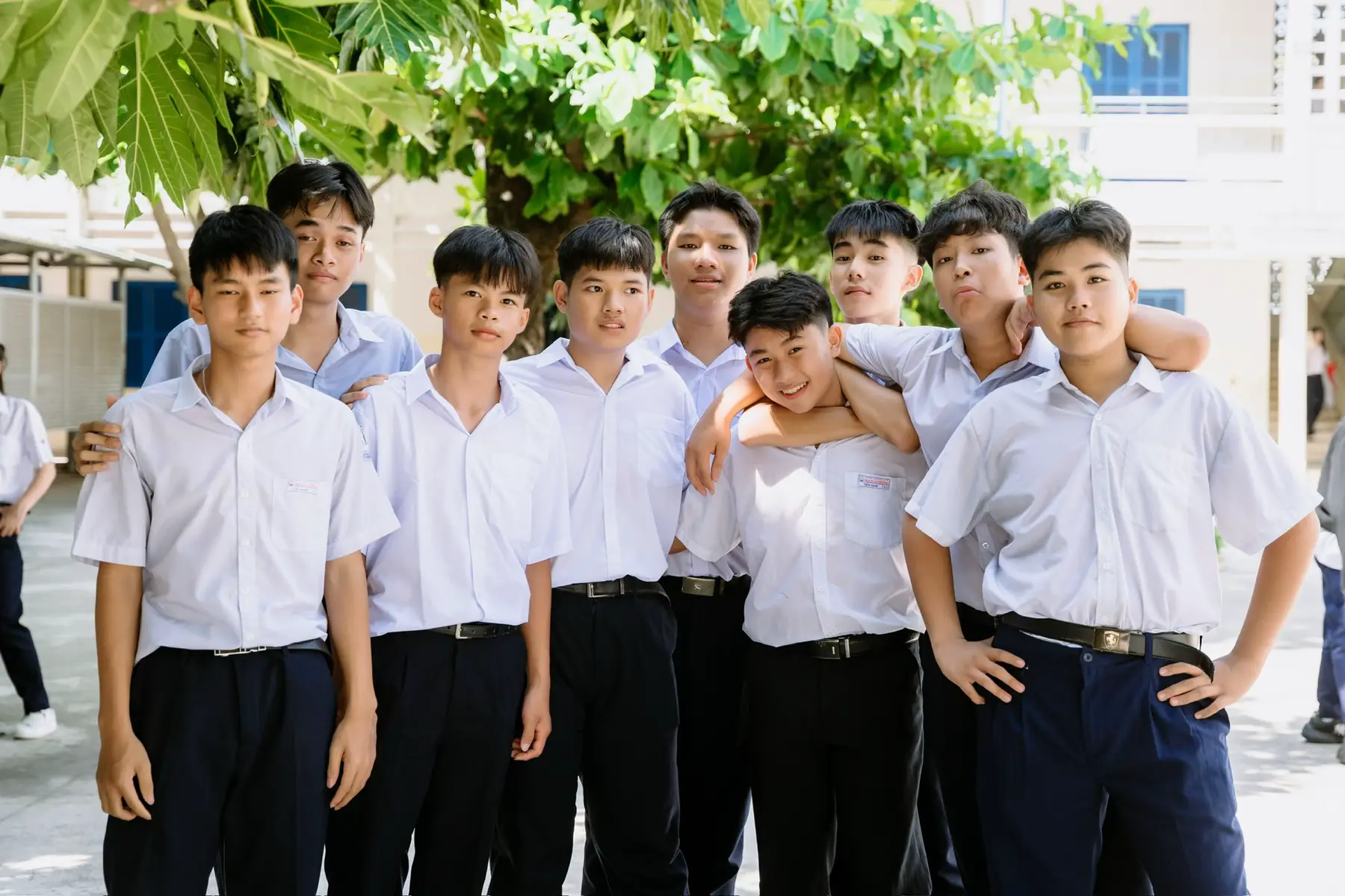 Chúng ta đã từng mong thời gian trôi thật nhanh để sớm rời xa bàn ghế, sách vở, nhưng đến lúc thật sự phải chia tay, lại chỉ ước thời gian có thể quay lại. Những tiếng cười, ánh mắt, lời trêu chọc hay cả những lần giận dỗi vô cớ… tất cả đều đã trở thành những mảnh ký ức đẹp đẽ nhất của tuổi học trò. Rồi mai này, mỗi người một con đường, một ước mơ riêng, nhưng mong rằng trong hành trang trưởng thành của mỗi chúng ta, luôn có hình bóng của lớp, của thầy cô, và của một thời thanh xuân không thể nào quên. Cảm các bạn vì đã là một phần thanh xuân của tui. Và nhớ khi gặp lại là phải đỗ NV1 đó!    Tạm biệt và hẹn gặp lại 9/1 Mai Xuân Thưởng (2021-2025)❤️