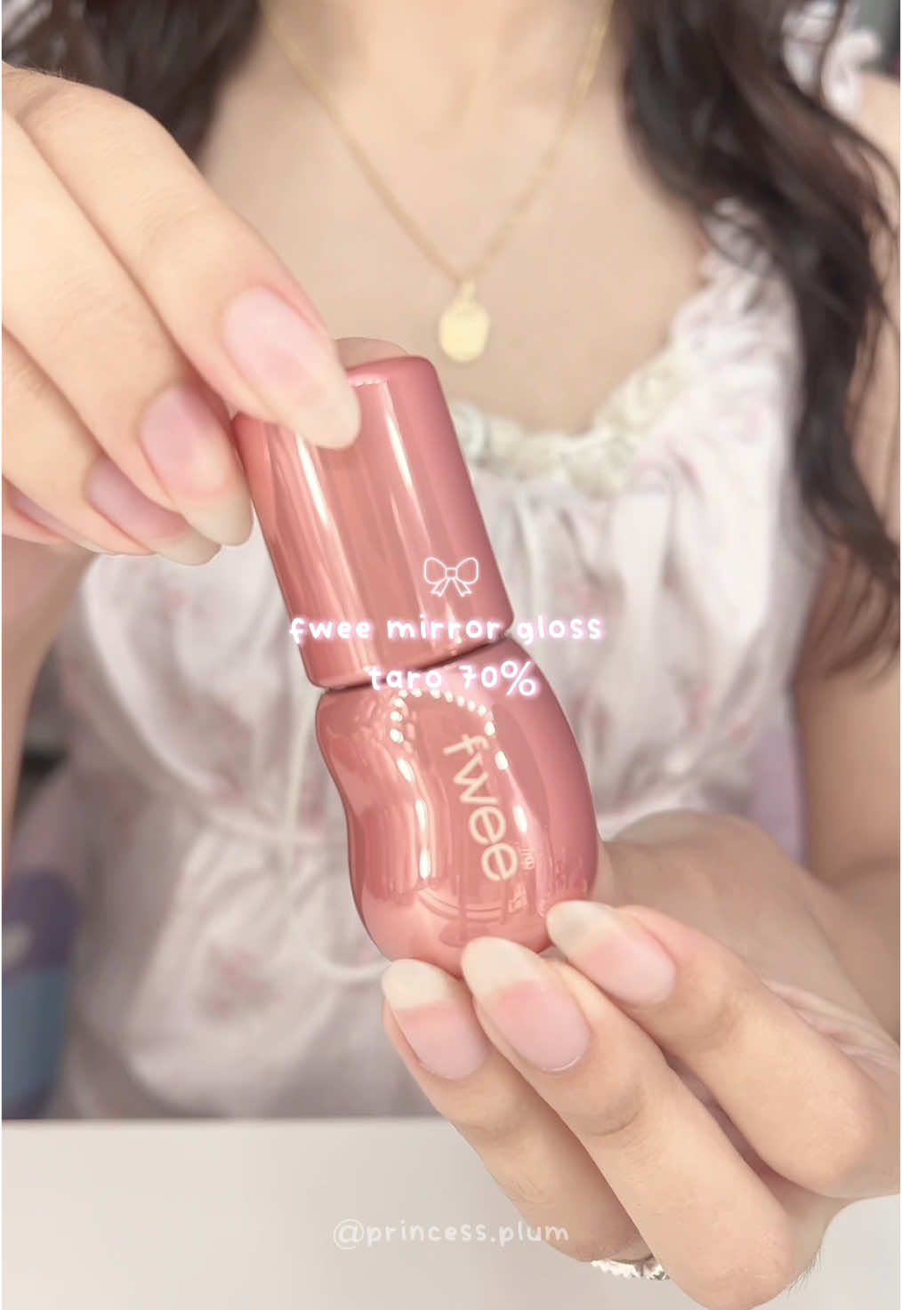 fwee mirror gloss in shade taro 70% @fwee #fwee #mirrorgloss #lipgloss #fyp #makeup #beauty #kbeauty #yesstyle #wonyoungism 
