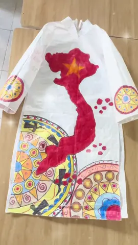Vẽ một chiếc áo dài handmade cho các bạn nhỏ biểu diễn thời trang trong ngày lễ Tổng kết năm học #tổngketnamhoc 