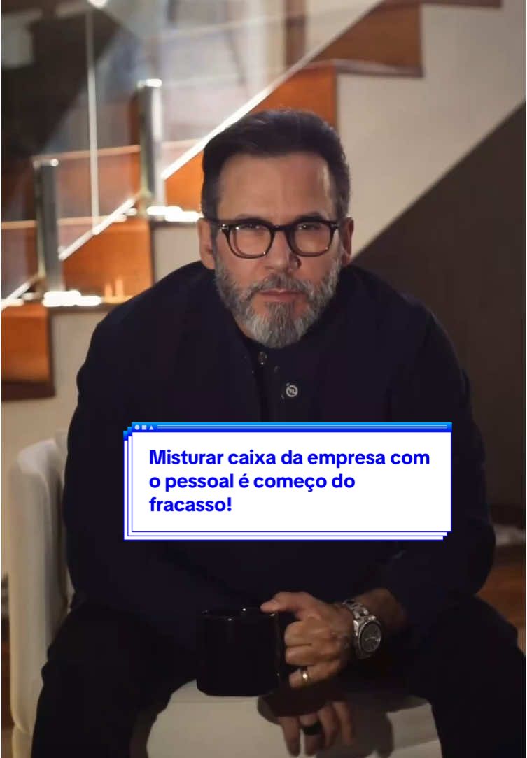 O dinheiro da empresa não é seu cofrinho pessoal.💰 Se o caixa da sua empresa e o seu bolso são praticamente a mesma coisa, parabéns: você tá cavando a própria cova financeira. Misturar finanças pessoais com as do negócio é a fórmula secreta pra ficar sempre sem grana, sem lucro e cheio de problema. Depois não adianta culpar a economia, o governo, o cliente ou a equipe. A verdade é que tem muito empresário quebrando a empresa no pix do fim de semana. Organização financeira não é luxo, é obrigação de quem quer crescer de verdade. Agora seja honesto, você separa o seu caixa do da empresa ou tá juntando os cacos? #empreendedorismo #empreender #eugersonrodrigues #lucro #oboletoagradece #uberlandia #uberaba