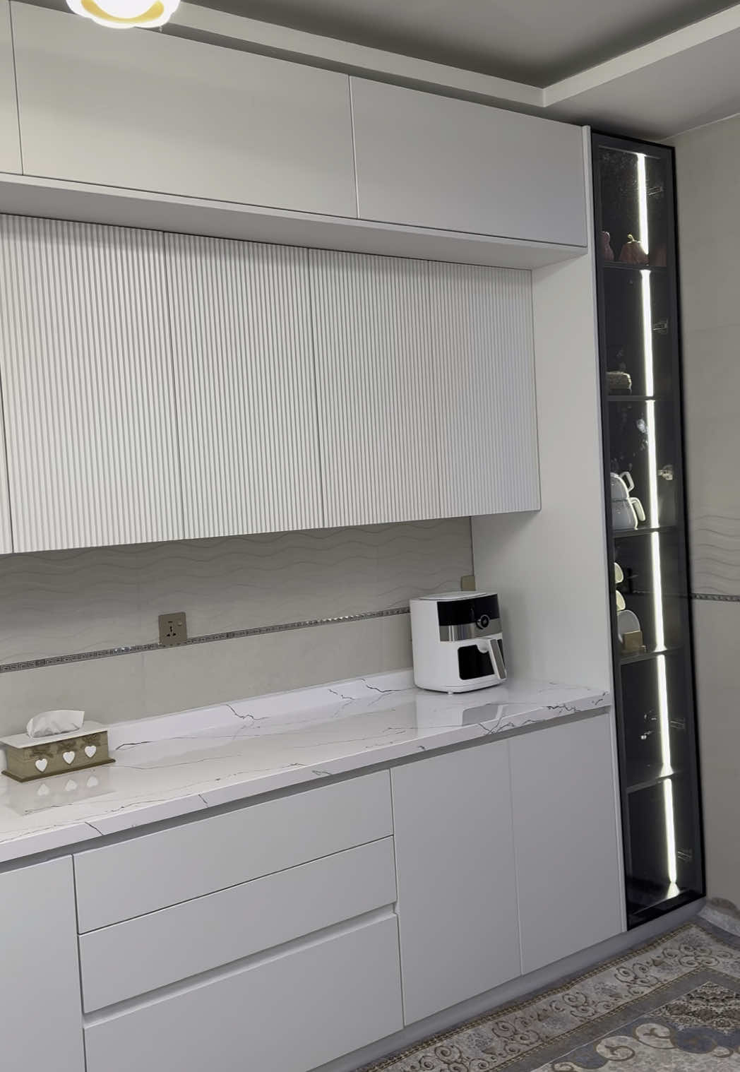 بۆ هەبوونی ماڵێکی شاهانە (کەوەنتەری هەرێم) هەڵبژێره کوالێتی بەرز - وردەکاری لە کارەکانمان - ٦ مانگ سێرڤس-جوانی و تۆکمە- بە جوانترین دیزاینی سەردەمیانە بە گەرەنتی ٧ ساڵ  ئامادەین بۆ دروست کردنی دیکۆراتی ناوماڵ -کەوەنتەر-کانتۆر-تاخم نۆم-درێسینگ ڕووم- ژووری گەنجان و منداڵان . ناونیشان - سۆران پشت بەڕێوبەرایەتی کشتوکاڵ گەڕەکی مەتاڕ 07504099227