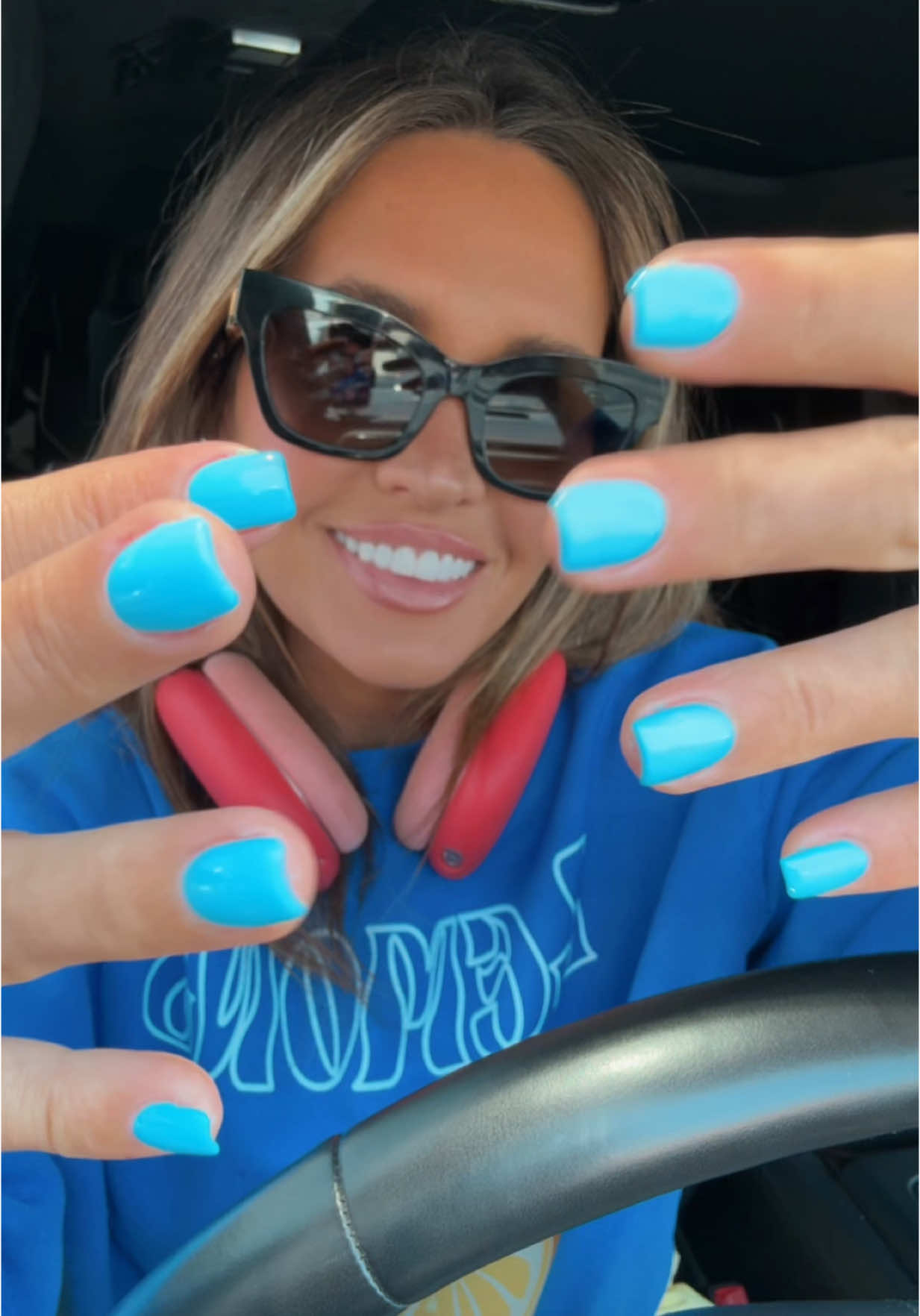 Nail day 💅🏼 builder gel fill and switched the color up to a fun summer blue! 💙 #nails #nailinspo #bluenails #buildergel #buildergelnails 