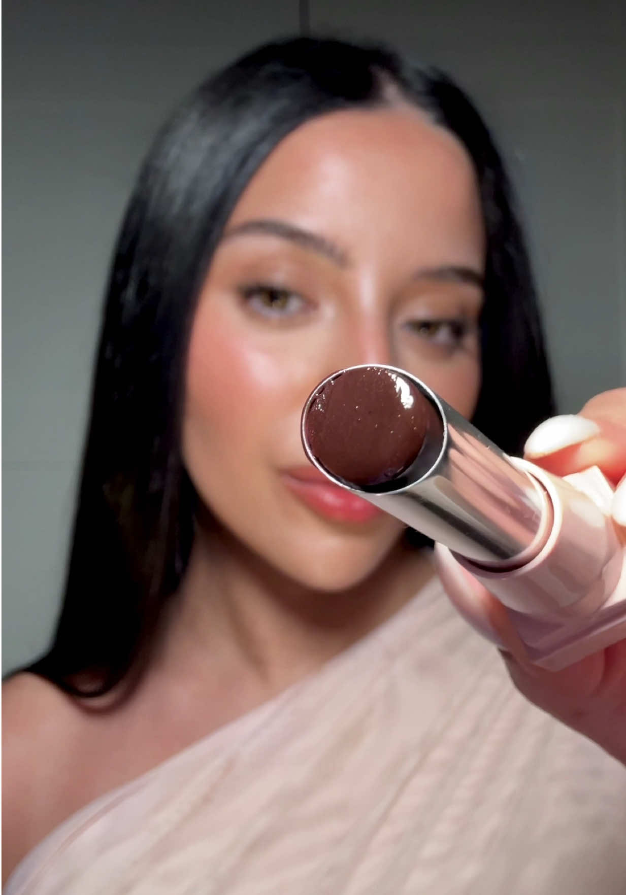 #MaybellinePartner I’ll be living for soaked, juicy lips this summer and the way these smoothly melt into the lips… I mean it’s one of the most lightweight yet juiciest lip balms I’ve ever used. It was love at first swipe 🫦💦  Used, @Maybelline NY Lifter Glaze Oil Balm Paired with Lifter Liner in “05 on it  & 07 big lift” #lipgloss #glossybalm 