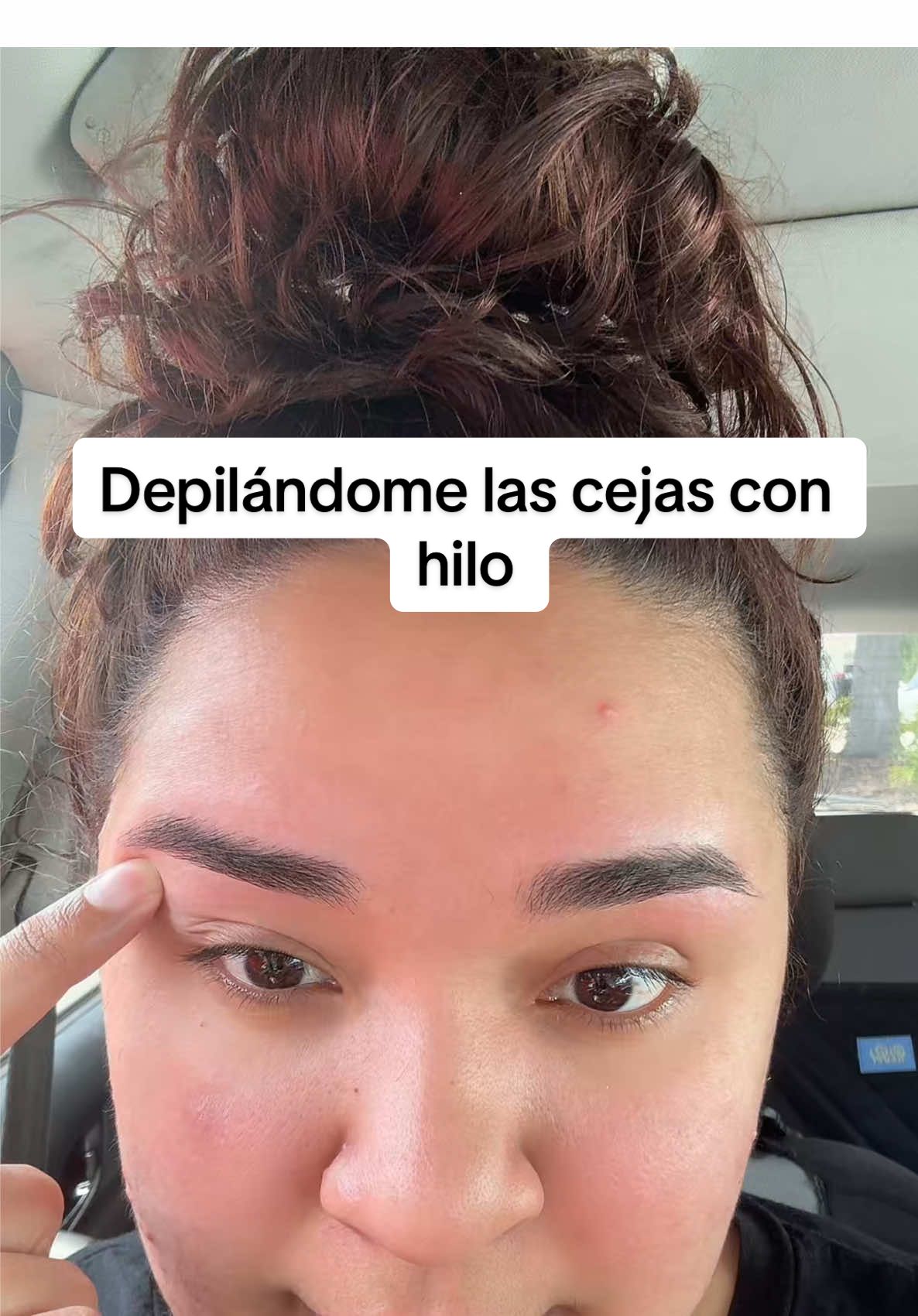 Me fui a sacar las cejas, siempre me las saco a hilo.🧵🪡😭 #jenniferruidiaz #cejasconhilo #eyebrowthreading #acne 