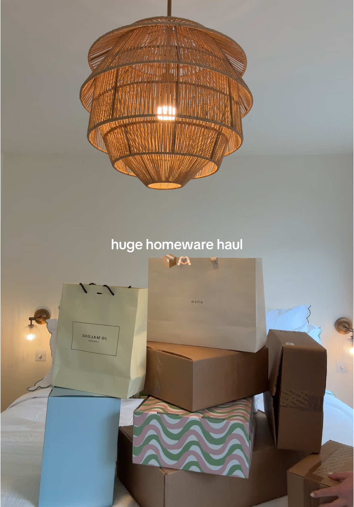 I had to film a big unboxing for you guys, everything I’ve ordered so far for my new house!! 🫶🏻🫶🏻 #homewarehaul #houserenovation #renovating #interiors #londonhomes