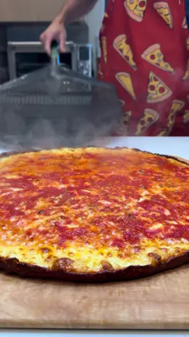 Sauce on top (kinda) bar pie. A little extra cheese on the edges is like finishing a different pizza by the end!  #pizza #asmr #cheese 