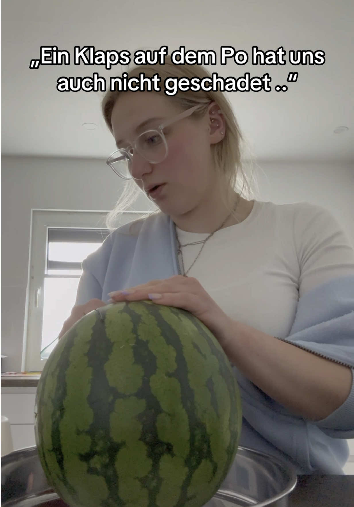 Ich wollte einfach nur eine Melone schneiden als wir in so eine Situation kamen .. #mumlife #foryou #momof2 #alishakrp #miratas #itsagirl 