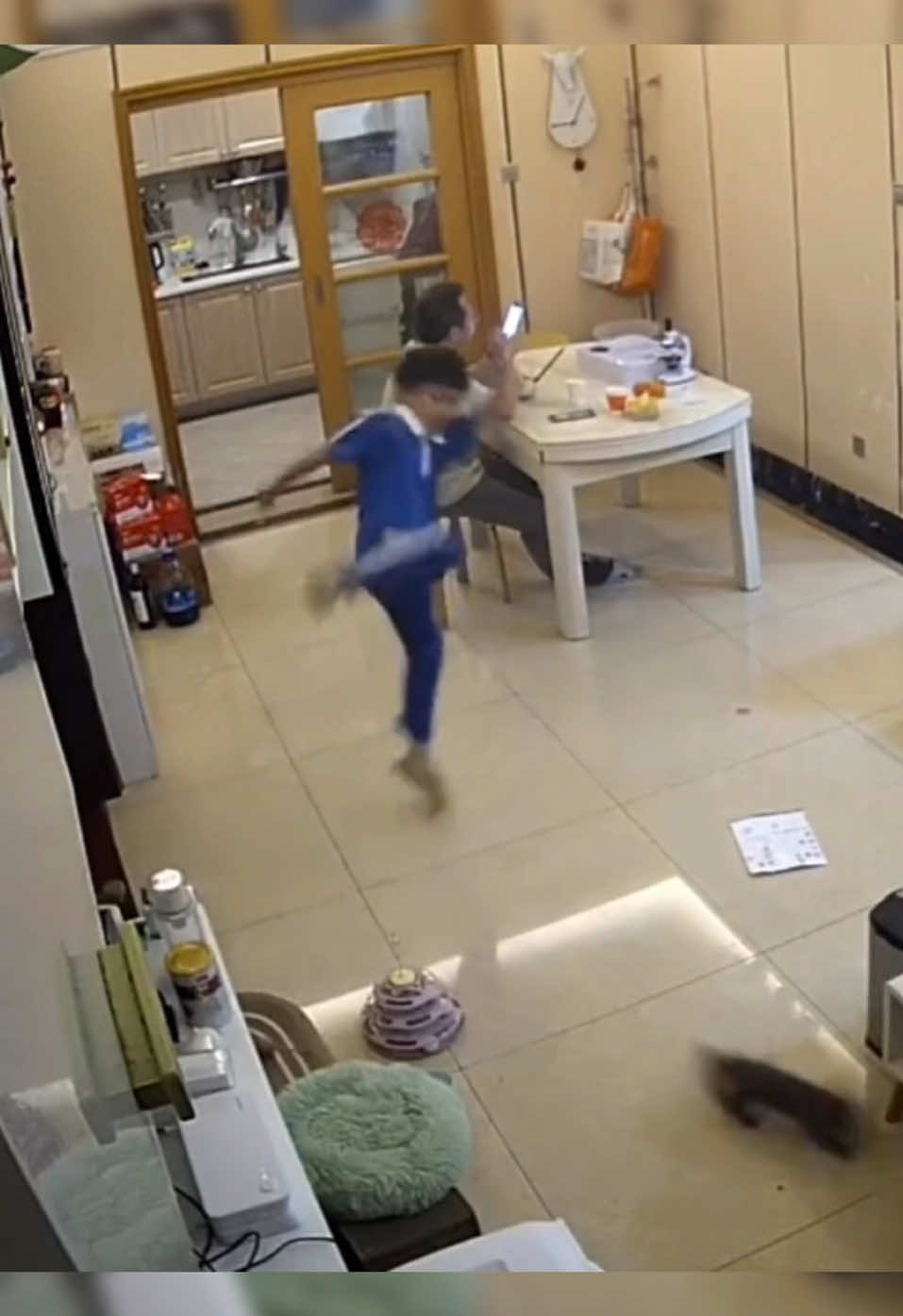 when toddlers try their best… but gravity wins every time #toddlerfails #funnybabies #momlife #parentinghumor #epicfails #babymoments #cuteandfunny #failsoftheday #tiktokkids #toddlersoftiktok #parentingcomedy #viralvideo #fypシ #usa  #relatable 