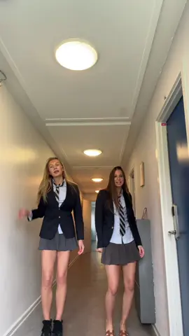 @Eva💗🩵 #foryou #fyp #herlufsholm #viral #herlufsholmkostskole #dance #boardingschool #uniform 
