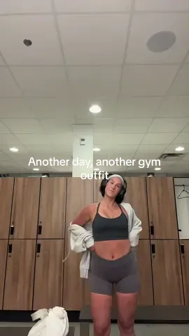 Another day, anothet gym outfit !  #GymFit #ActivewearStyle #FitCheck #WorkoutLook #FitnessFashion   #OOTD #StrongIsBeautiful #AthleisureVibes #girlswholift #GymStyle 