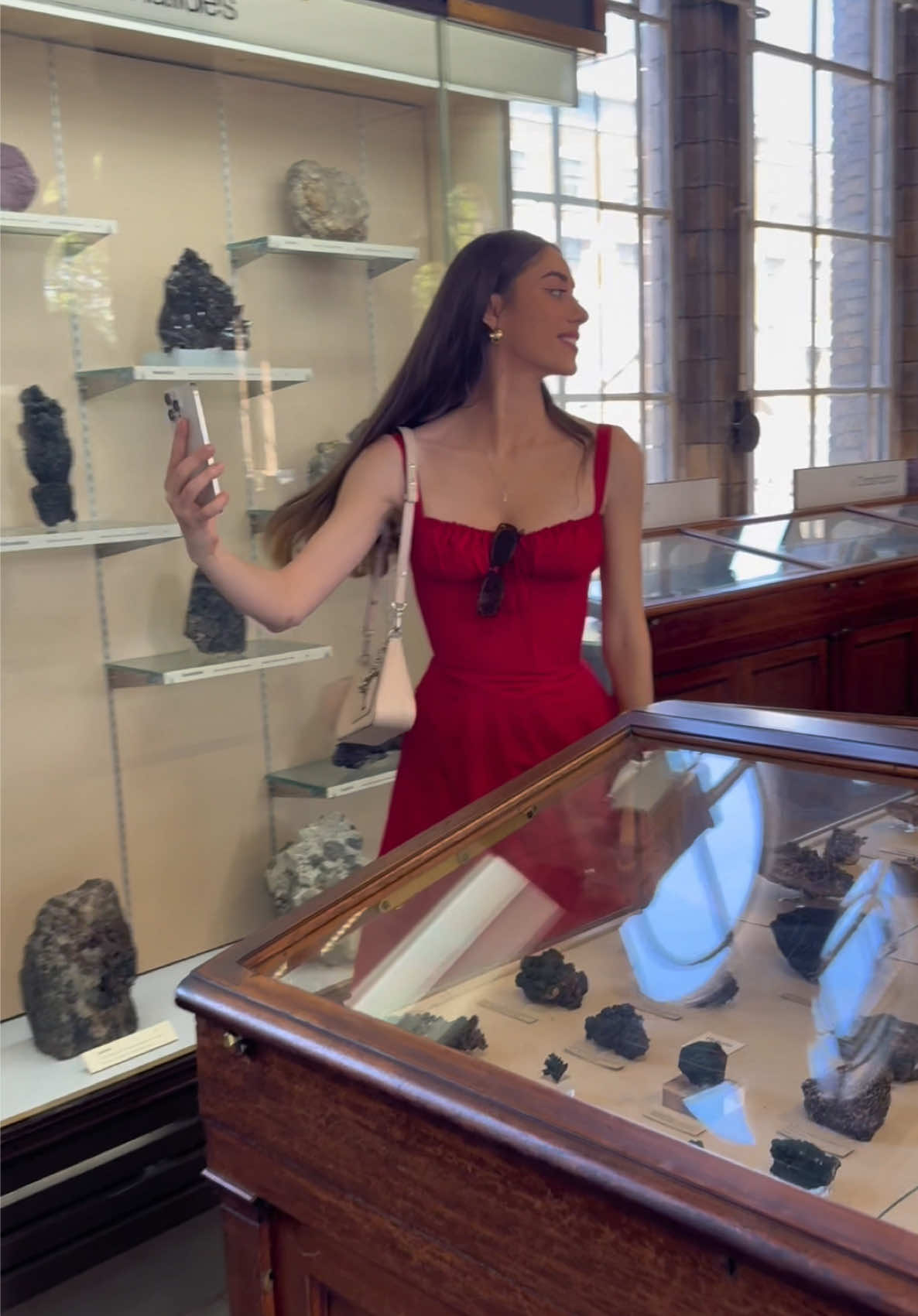 my favorite place! Living the dream . , . #naturalhistory #naturalhistorymuseum #History #historytok #HistoryTime #historybuff #historymuseum #museumtok #museum #museums #museumdate #museummoment 