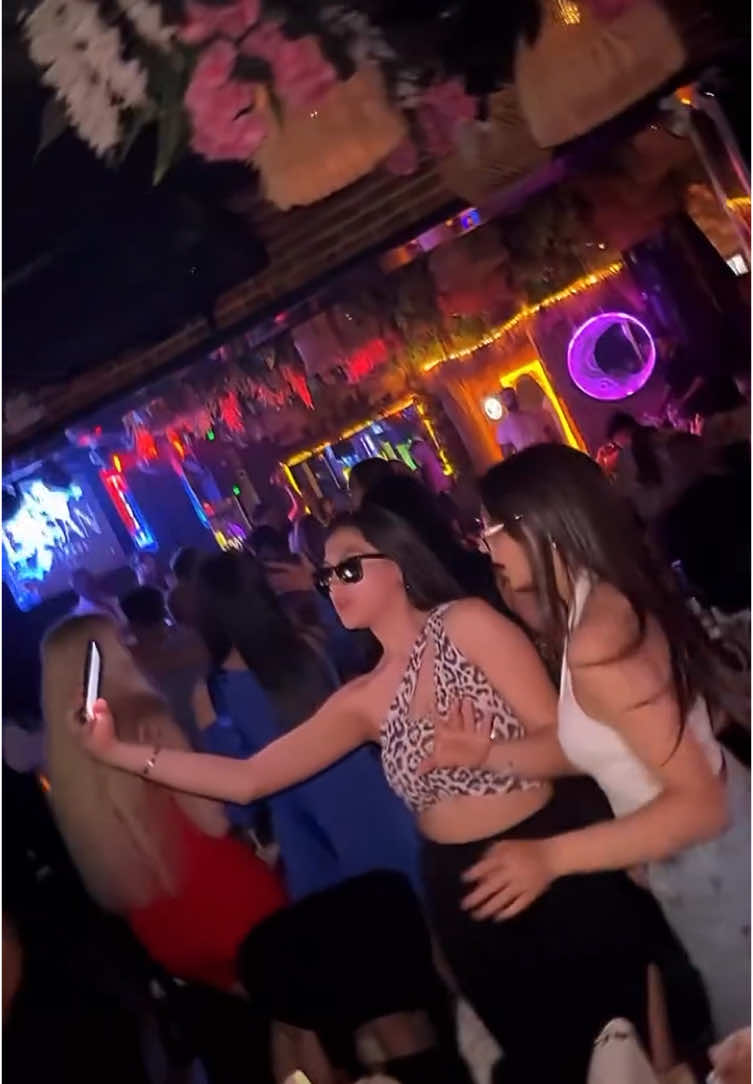 Eyşan Yeni Nesil Meyhane  Bilgi ve Rezervasyon: 0 (531)-930-86-81  Haftanın 7 Günü  19:00-02:00 saatleri arası eğlence  Fulya / Beşiktaş / İstanbul 📍 