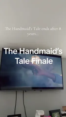 A chair, a table and lamp… oh my heart @handmaidsonhulu  #handmaidstaletiktok #handmaid #handmaidstale #thehandmaidstaleseason6 #juneandhannah #hulu  