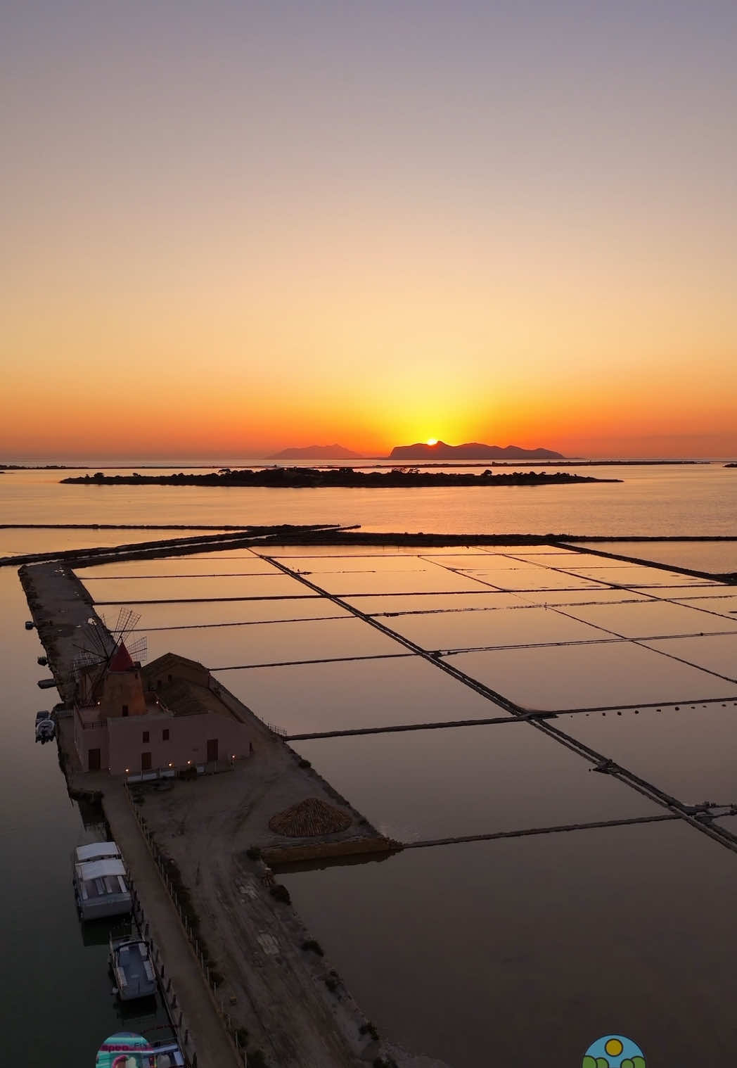 🌄 Parte 1 • • • • • • • • #sunsets #sunsetlover #sunsetvibes #trapani #palermo #saline #sicily #sicily🇮🇹 #sicilyfood #sicilyitaly #sicilytourism #siciliabedda #sicilia #sicilypictures #sicilia #sea #trekking #escursione #drone #dji #nature #naturephotography #viralditiktok #tramonto #tramonto #tramonti 