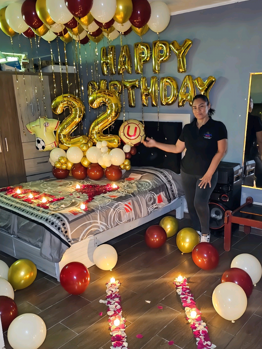 Que mejor manera de sorprender a tu hincha favorito en su cumpleaños 🤍 Somos especialistas en decoraciones temáticas para habitaciones, hoteles y air bnb en Lima. 📌Separa tu fecha con nosotros  #decoracionpersonalizada #decoraciondecumpleaños  #sorpresadecumpleaños #decoradoraprofesional #limaperu🇵🇪  #regaloparaminovio #universitariodedeportes #universitario #garracrema #crema #hinchada 