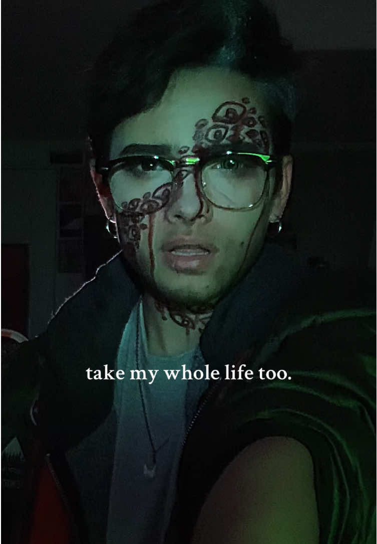 not the light turning off lmao #tma #themagnusarchives #tmacosplay #themagnusarchivescosplay #jonathansims #jonathansimscosplay #cosplaytransition 