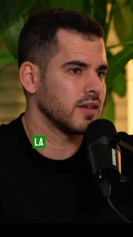 ¡Si aún no has escuchado el capítulo con Albert Moreno… te estás perdiendo una joya! ⚽🔥🎙️ Hoy te dejamos por aquí un fragmento de esta pedazo de entrevista donde hablamos sobre la fisioterapia en el fútbol profesional desde dentro, con toda la realidad del vestuario. 👀💬🩺 Te invitamos a escucharlo entero en cualquiera de tus plataformas favoritas: YouTube, Spotify, Apple Podcasts, iVoox o Podimo. ▶️🎧📲 Esperamos que lo disfrutes tanto como nosotros grabándolo. ¡Nos cuentas qué te ha parecido! 💥💬❤️ #elcajondesastredelafisioterapia #AlbertMoreno #FisioterapiaDeportiva #FisioterapiaEnElFútbol #FisioterapiaAvanzada #PodcastFisioterapia #FisioElite #FisioCientífico #FisioterapiaReal 