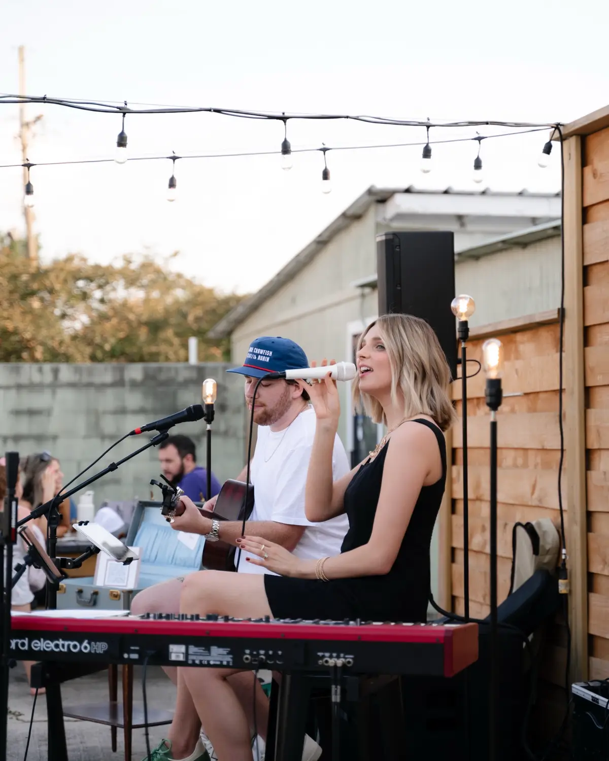 sooooo grateful!!!! my heart is so full!!!! <3 🪐🪐🪐🪐🪐🪐 #singersongwriter #moving #nashville #sendoff #family #community 