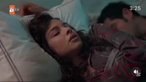 Canfeza wants baklava😭😂#birgecemasali #burakdeniz #mahiryilmaz #yazgicoskun #canfezayilmaz #fyp #atv #turkishseries #turkishdrama #turkey🇹🇷 