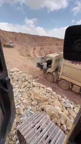 şoföre patar atınca aramızda geçen diyalog #kamyon #harfiyatkamyonları #işmakinesi #fyp #fyppppppppppppppppppppppp #excavator #komatsu 
