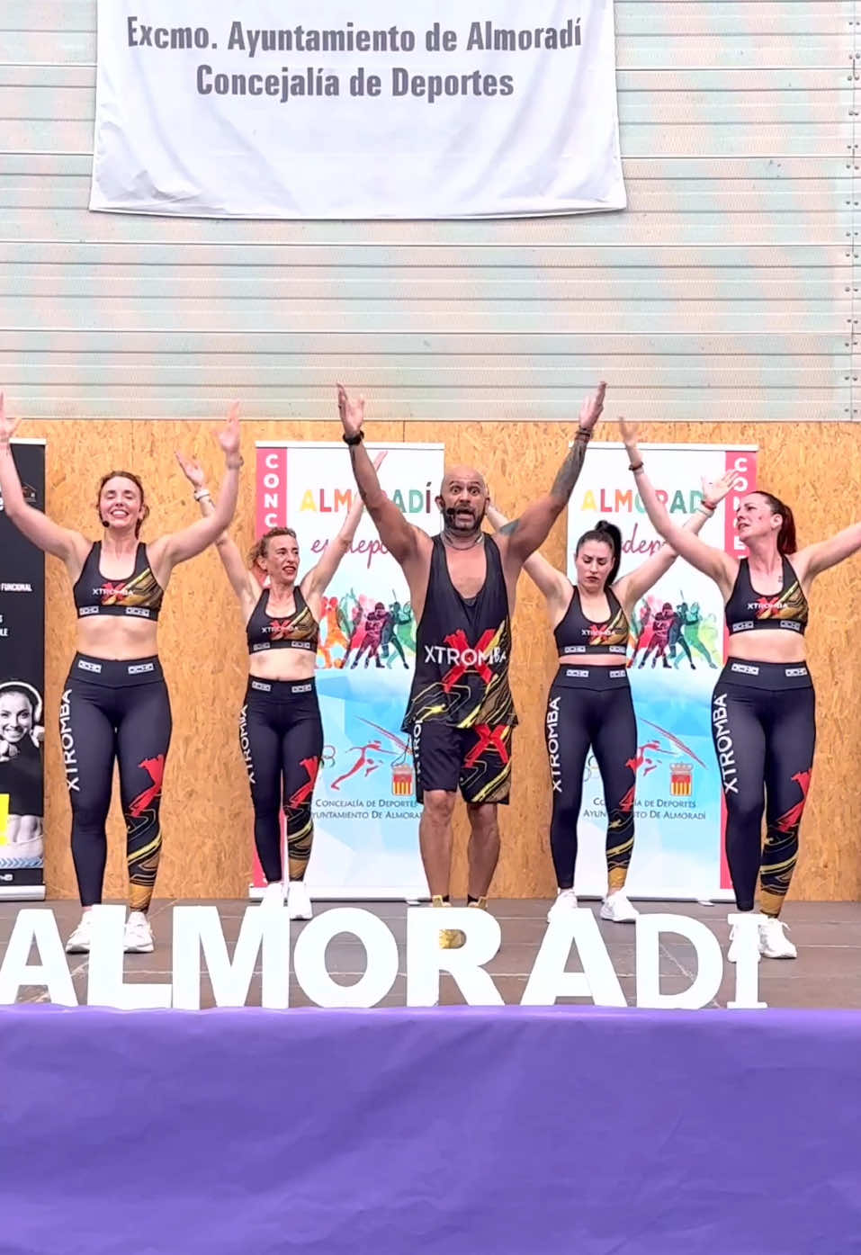 ¡Ey, Familia de TikTok de XTROMBA FIT! 🎶💃 Hoy traemos una coreografía que te va a llenar de energía y gratitud. Al ritmo de 