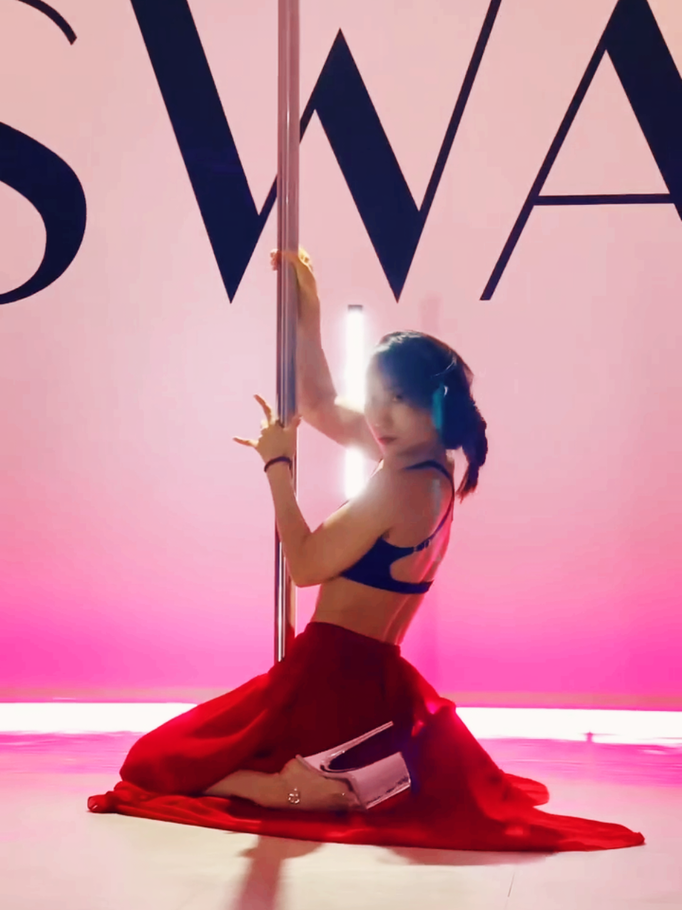 Tango and Poledance? 🌹#swanlee #flypシ #foryou #poledance #fydance #fyp #foryoupage #tango 