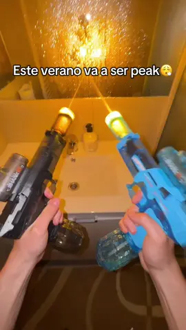 Este verano sera inolvidable😏💦 #pistoladeagua #verano #juguete #divertido #watergun #diversion 