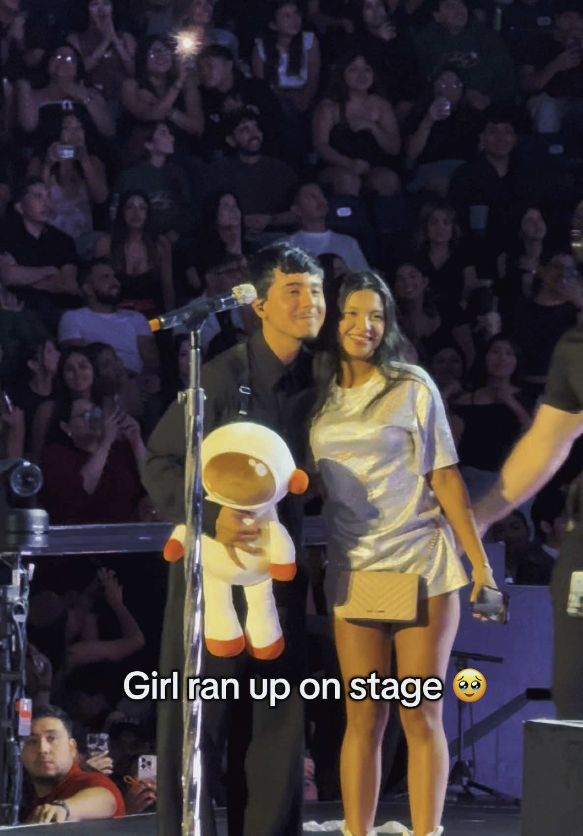 Girl who ran up on stage at Ivan Cornejo concert 2025 #Foryou #fyp #ivancornejo #concert#rgv #ivanconcert #hidalgotx #miradatour 
